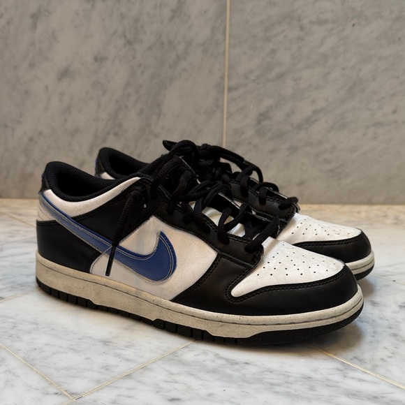 Nike Black & White Dunks Sneakers with Blue Accents - Youth 7